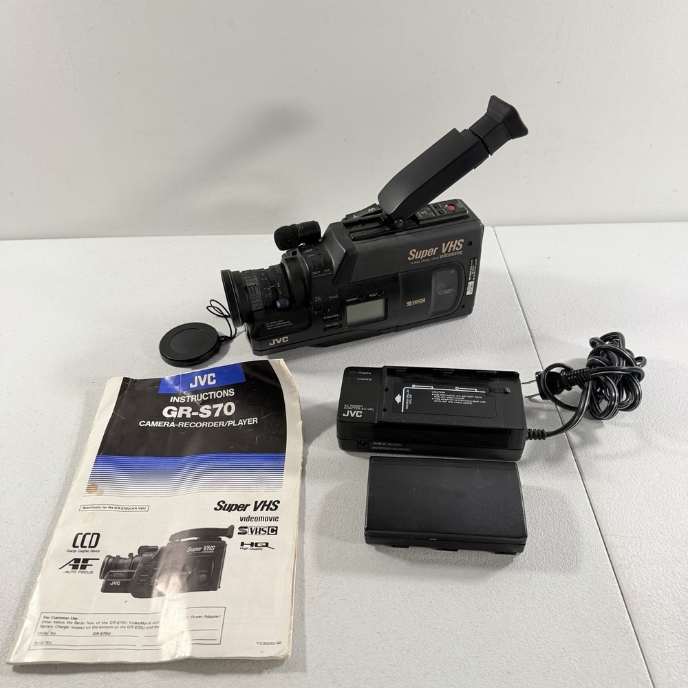 JVC GR-S70U Super VHS-C Video Movie Camcorder Vintage POWERS ON AS IS READ